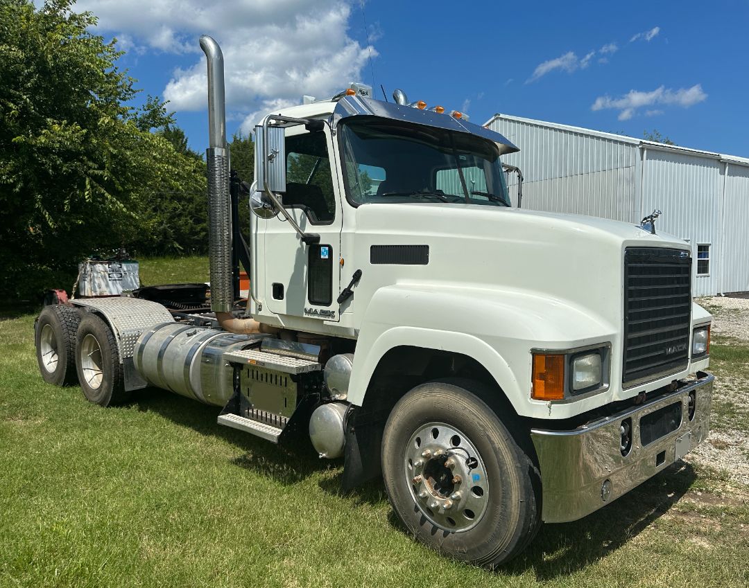 2015 MACK PINNACLE CHU613 - Image 2